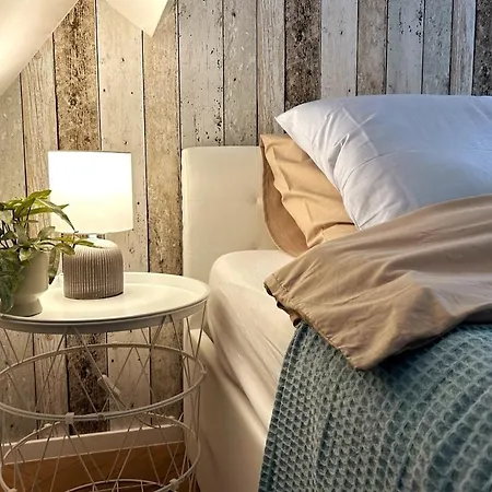 Escape To The And Sea * Sint Maartensbrug